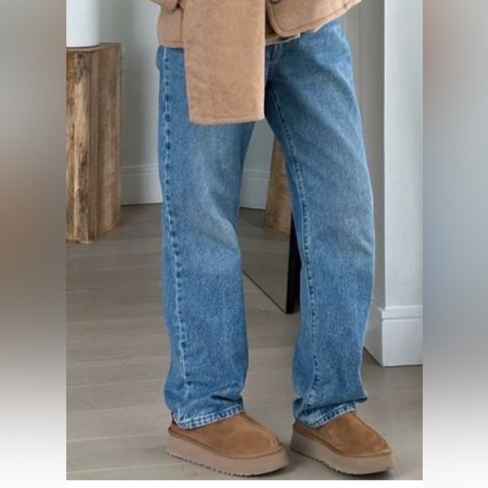 Levi’s straight leg jeans